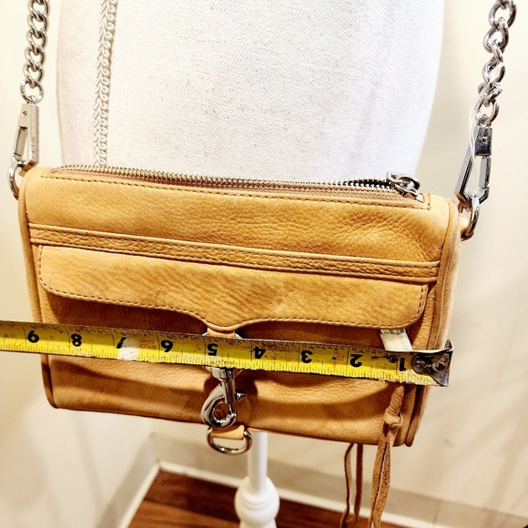 REBBECA MINKOFF Tan Crossbody Leather Bag with Chain Strap and Structured Design - Picture 13 of 16